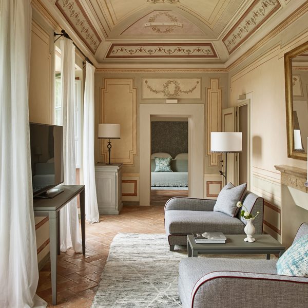 Como Castello del Nero Italia the world continents dmc