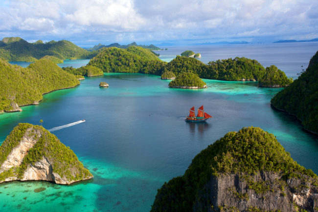 barco komodo raja ampat