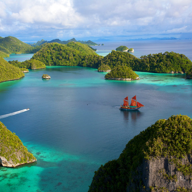 barco komodo raja ampat